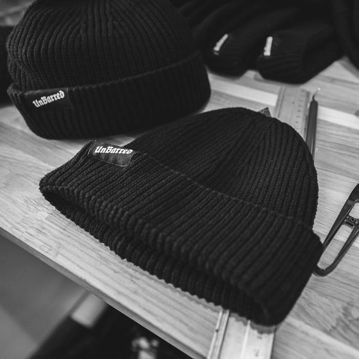 Unbarred Beanie lue svart one size